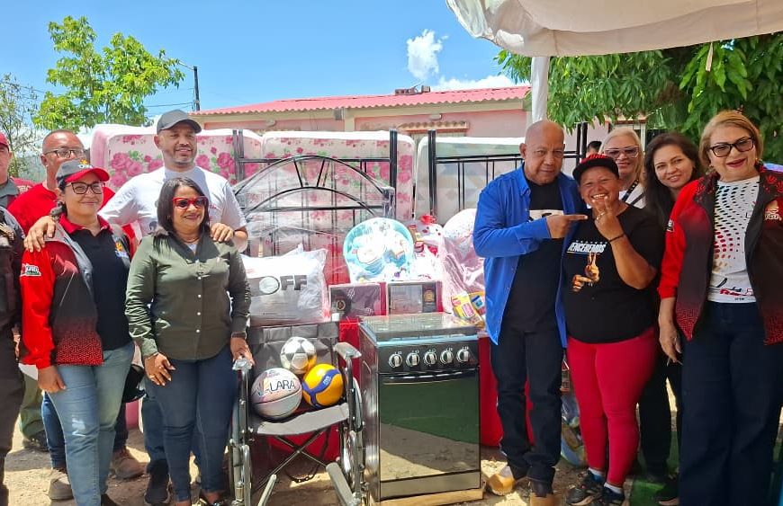 (VENEZUELA) GOBERNADOR REYES REYES CELEBRÓ EL CUMPLEAÑOS #72 DEL COMANDANTE SUPREMO HUGO CHÁVEZ CON JORNADA SOCIAL