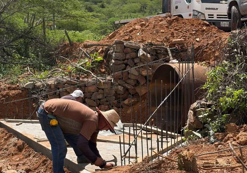 (VENEZUELA) ALCALDÍA DE IRIBARREN OPTIMIZA LA VÍA BOBARE – CHARCO LARGO PARA BENEFICIAR A 17 COMUNIDADES RURALES