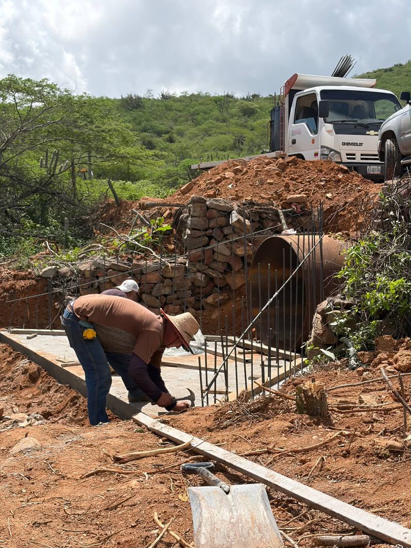 (VENEZUELA) ALCALDÍA DE IRIBARREN OPTIMIZA LA VÍA BOBARE – CHARCO LARGO PARA…