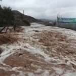 (CHILE) 10 FALLECIDOS Y 100 MIL PERSONAS AISLADAS HA DEJADO INTENSO TEMPORAL