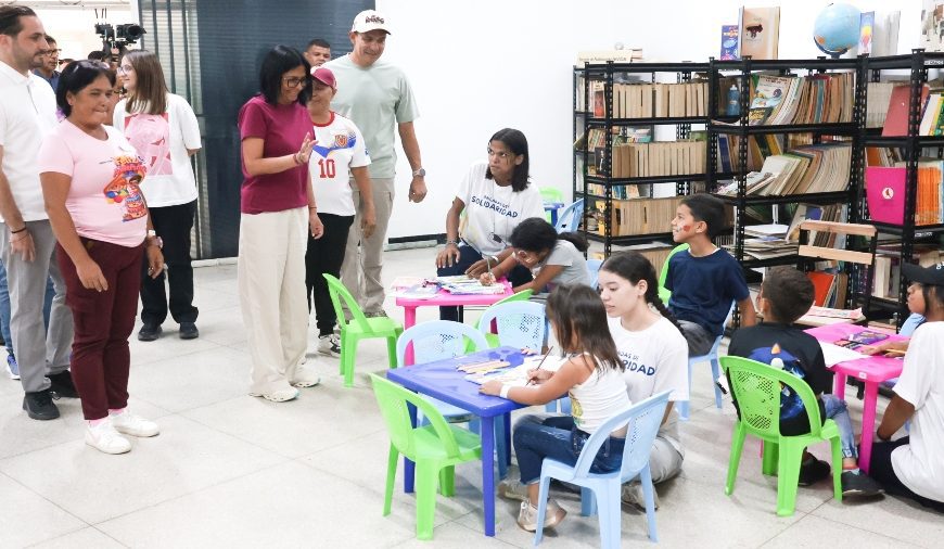 (VENEZUELA) PRESIDENTA VISITÓ A NIÑOS AFECTADOS POR TERREMOTOS EN EL HOSPITAL PÉREZ CARREÑO