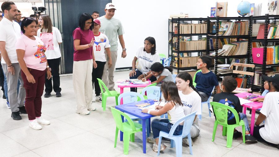 (VENEZUELA) PRESIDENTA VISITÓ A NIÑOS AFECTADOS POR TERREMOTOS EN EL HOSPITAL PÉREZ…