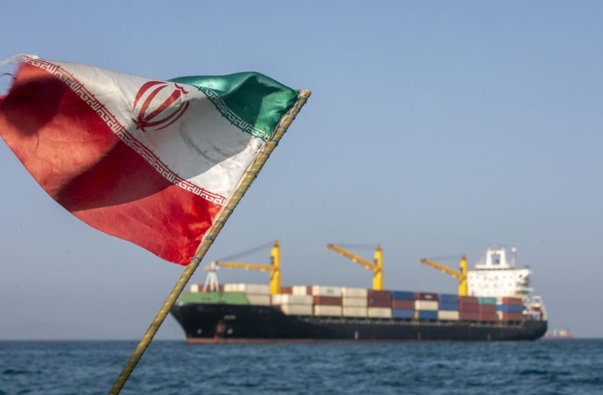 (MUNDO) IRÁN ADVIRTIÓ QUE “NO RETROCEDERÁ” EN EL CONTROL DEL ESTRECHO DE ORMUZ