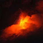 (GUATEMALA) DECLARAN ALERTA NARANJA ANTE POTENTE ERUPCIÓN DEL VOLCÁN DE FUEGO