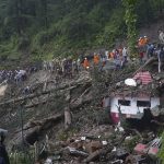 (INDIA) 7 FALLECIDOS Y 7 HERIDOS DEJ DESLIZAMIENTO DE TIERRA EN BOMBAY