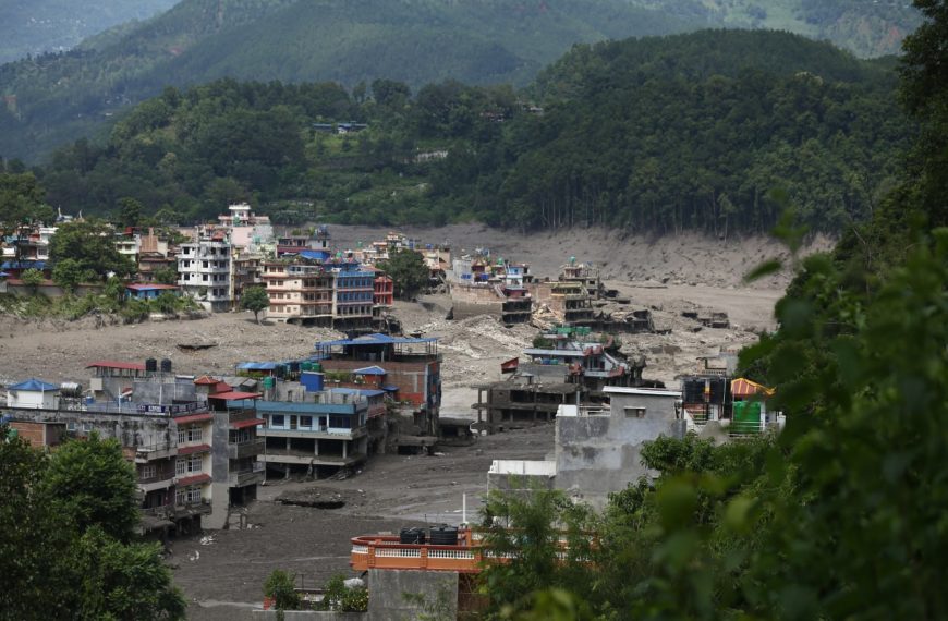 (MUNDO) CERCA DE 1.500 PERSONAS DESAPARECIDAS EN NEPAL Y CHINA TRAS CATASTRÓFICA RIADA