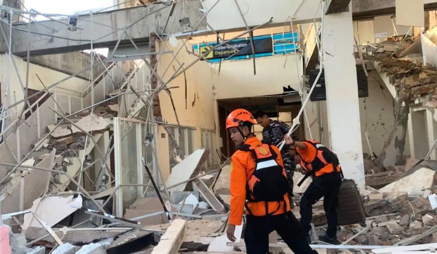 (INDONESIA) SE ELEVA A 68 EL NÚMERO DE VÍCTIMAS MORTALES TRAS TERREMOTO DE 7,7