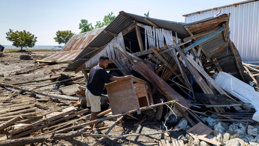 ‎(INDONESIA) TERREMOTO HA DEJADO 87 FALLECIOS Y MÁS DE 150 MIL DESPLAZADOS