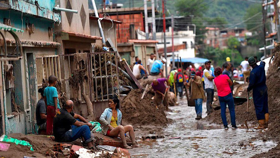 (VENEZUELA) 5 DESAPARECIDOS Y MÁS DE 150 VIVIENDAS AFECTADAS ES EL SALDO…