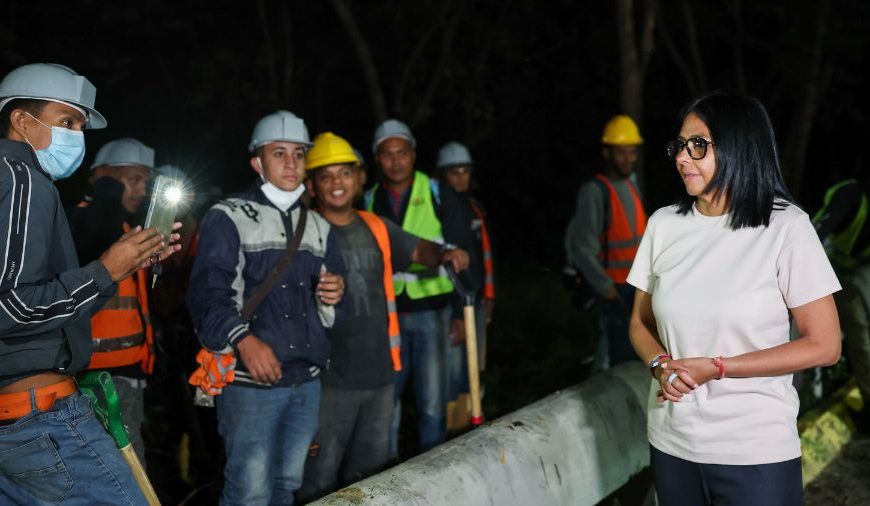 (VENEZUELA) PRESIDENTA DELCY RODRÍGUEZ INSPECCIONÓ TRABAJOS DE DESPEJE VIAL EN LA AVENIDA BOYACÁ