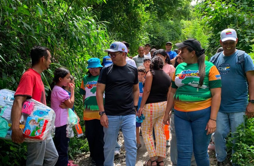 (VENEZUELA) ALCALDE YANYS AGÜERO INSPECCIONA COLOCACIÓN DE 1.000 TONELADAS DE ASFALTO EN LA VÍA HACIA GUAYAMURE