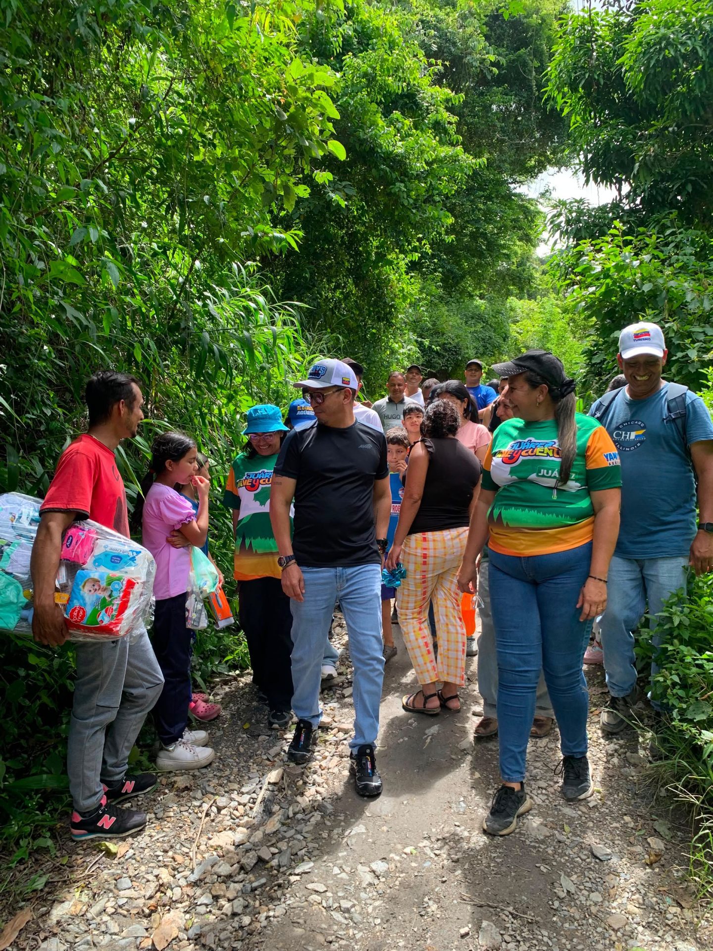 (VENEZUELA) ALCALDE YANYS AGÜERO INSPECCIONA COLOCACIÓN DE 1.000 TONELADAS DE ASFALTO EN…