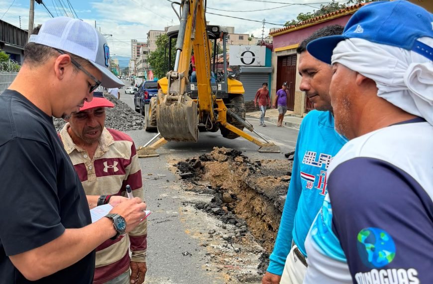 (VENEZUELA) ALCALDE YANYS AGÜERO INSPECCIONA CORRECCIÓN DE FILTRACIÓN EN LA CALLE 25 PARA PROTEGER LA VIALIDAD DE BARQUISIMETO