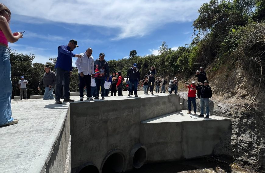 (VENEZUELA) GOBERNADOR REYES REYES ENTREGÓ OBRAS DE VIALIDAD E INFRAESTRUCTURAS EN HATO ARRIBA DEL MUNICIPIO MORÁN PARA LA ATENCIÓN DE 1700 FAMILIAS