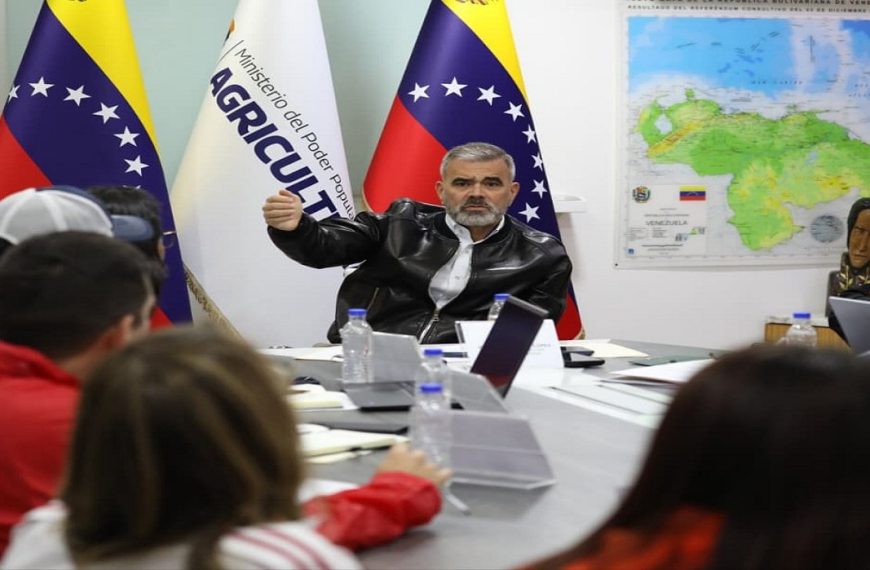 (VENEZUELA) MINISTRO PADRINO LÓPEZ EVALÚA JUNTO A SU EQUIPO IMPACTO DEL FENÓMENO » SÚPER NIÑO» EN EL SECTOR AGRÍCOLA DEL PAÍS