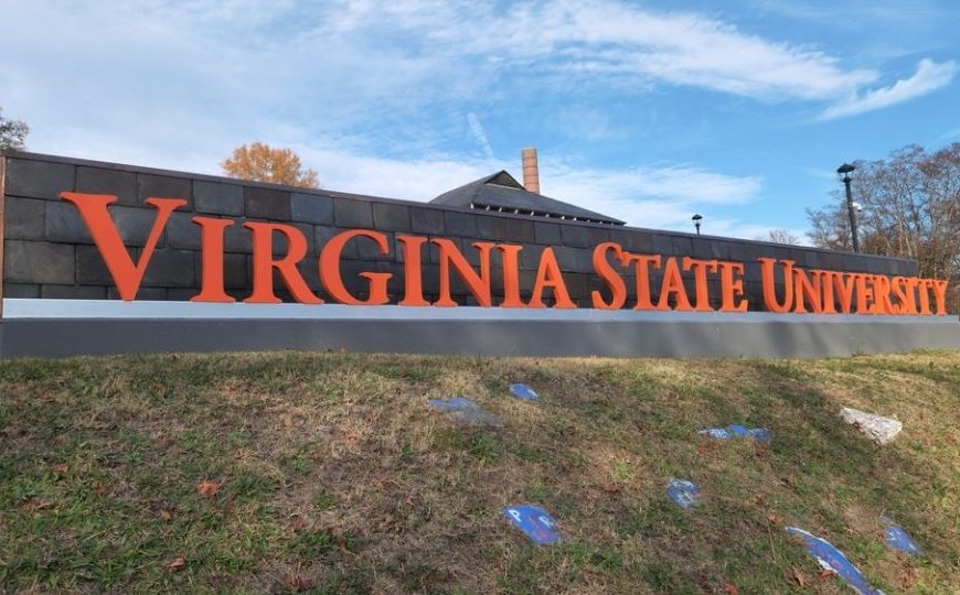 (EEUU) 5 HERIDOS DEJA TIROTEO EN UNIVERSIDAD DE VIRGINIA