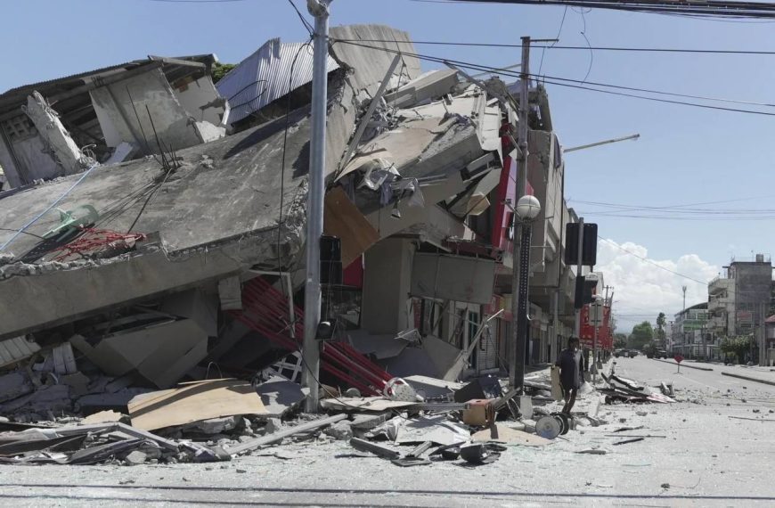 (INDONESIA) AUMENTA A 47 CIFRA DE FALLECIDOS TRAS TERREMOTO DE MAGNITUD 7,7