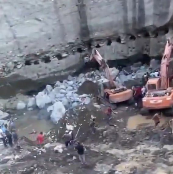 (COLOMBIA) 13 FALLECIDOS Y 7 HERIDOS DEJA COLAPSO DE MINA DE ORO