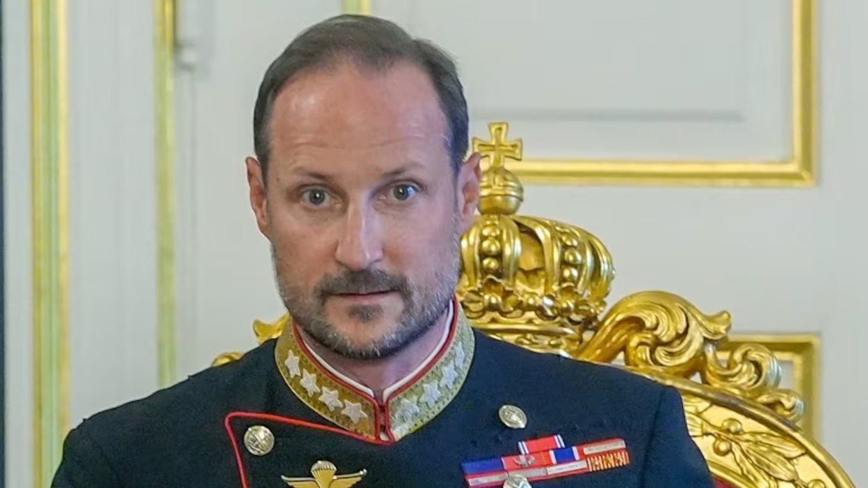 (MUNDO) REY HAAKON VIII OFRECERÁ SU PRIMER DISCURSO OFICIAL A NORUEGA LUEGO…