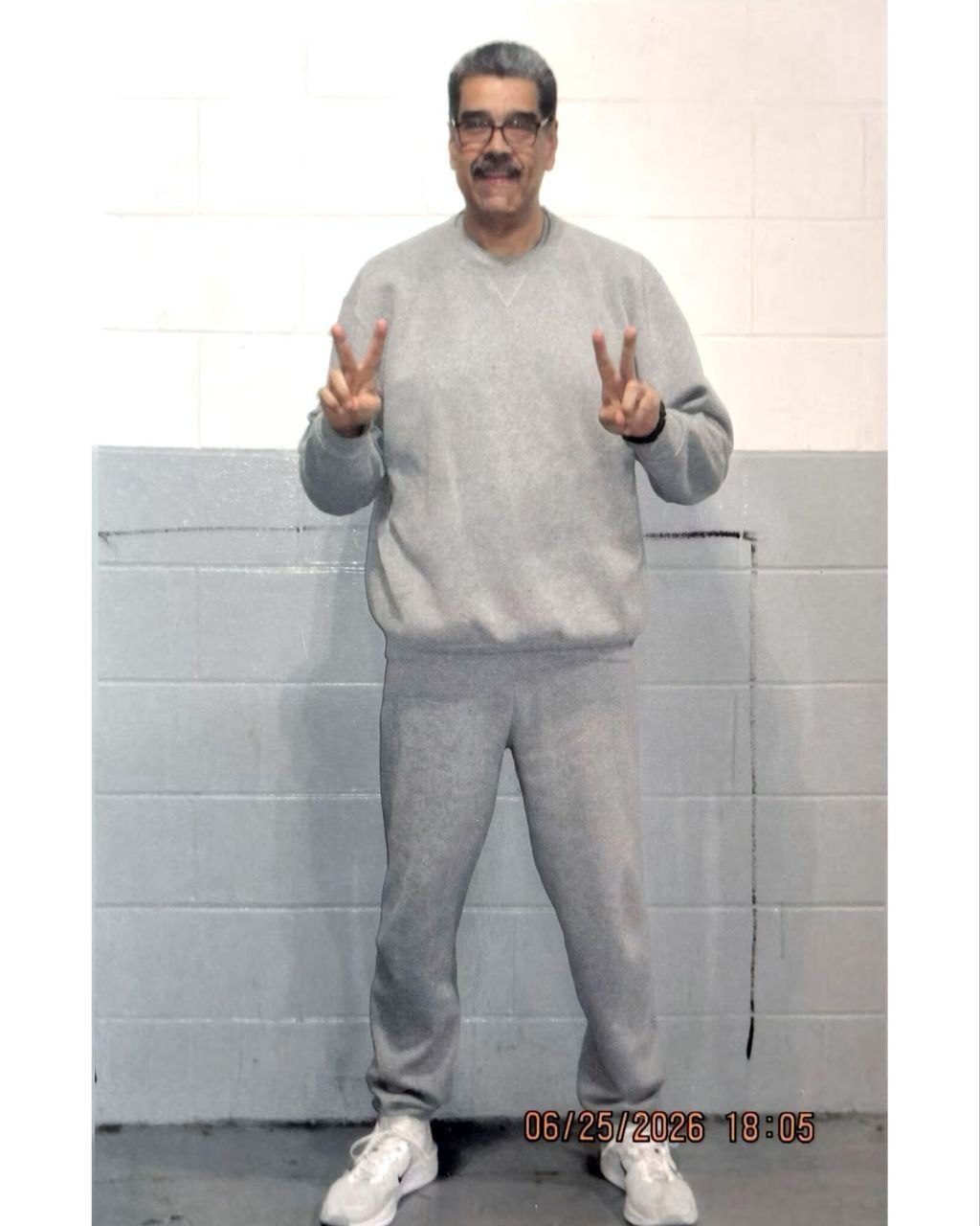 (MUNDO) DIFUNDEN FOTOGRAFÍAS DEL PRESIDENTE NICOLÁS MADURO DESDE EL CENTRO DE DETENCIÓN…