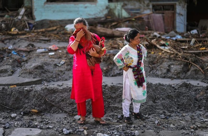 (MUNDO) TRAGEDIA EN EL HIMALAYA HA DEJADO 800 FALLECIDOS Y MÁS DE 3 MIL DESAPARECIDOS
