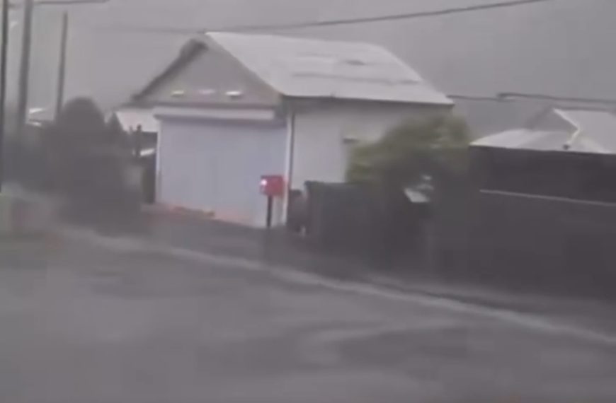 (JAPÓN) TIFÓN DOLPHIN IMPACTÓ CON FUERZA LA PREFECTURA DE OKINAWA (+VIDEO)