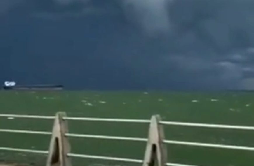 (VENEZUELA) ONDA TROPICAL GENERA FORMACIÓN DE TROMBA MARINA EN EL ESTADO ZULIA (+VIDEO)