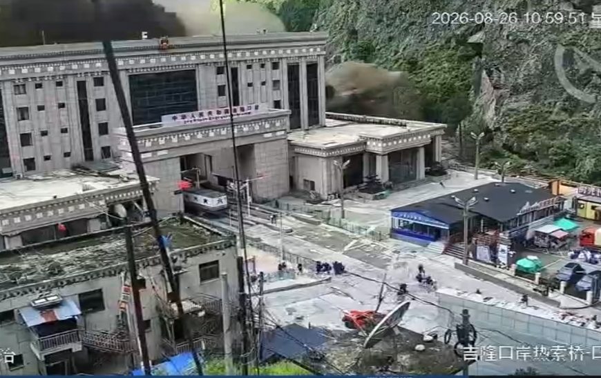 (CHINA) PRESIDENTE XI JINPING ORDENÓ OPERACIÓN DE RESCATE LUEGO DE AVALANCHA EN PASO FRONTERIZO DE GYIRONG