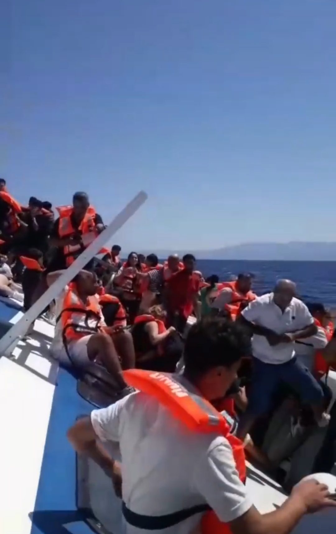 (CHIPRE) 8 PERSONAS HAN FALLECIDO TRAS NAUFRAGIO DE UN FERRY DE PASAJEROS…