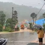(INDIA) DESLIZAMIENTO ARRASA LADERA EN KERALA Y DEJA A COMUNIDAD EN EMERGENCIA