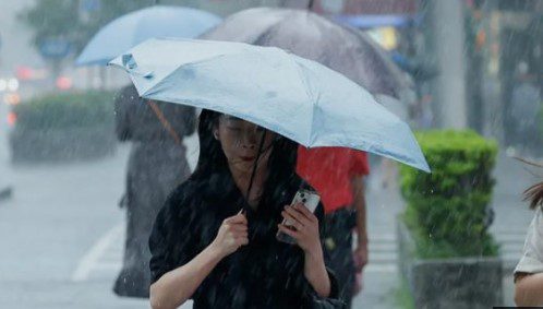 ‎(CHINA) AUTORIDADES ACTIVAN ALERTAS ANTE FUERTES LLUVIAS ESTIMADAS POR PEL PASO DEL&hellip;