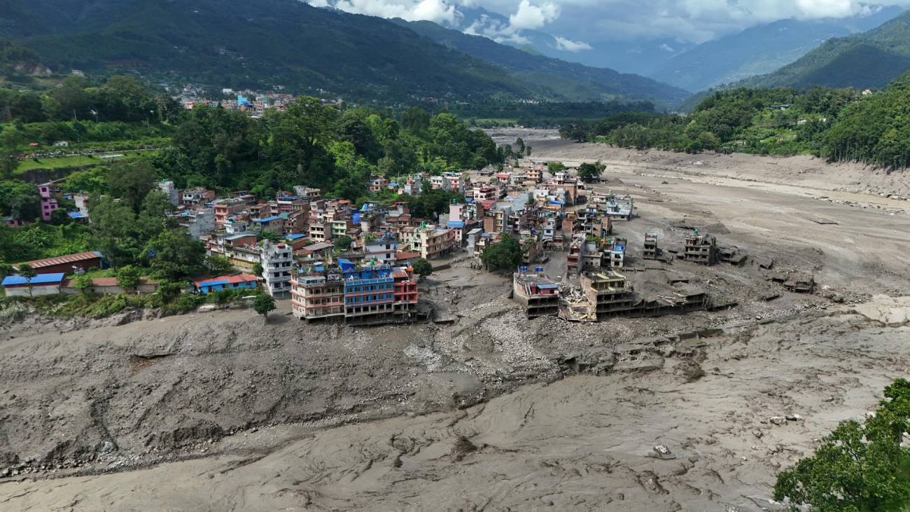 (MUNDO) REALIZAN RESCATES EXTREMOS EN LA FRONTERA ENTRE NEPAL Y CHINA (+VIDEO)