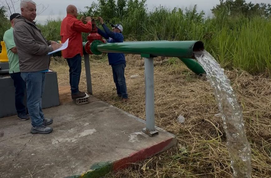 (VENEZUELA) GOBERNADOR REYES REYES ACTIVÓ EL POZO N°3 DEL SECTOR EL VIDRIO
