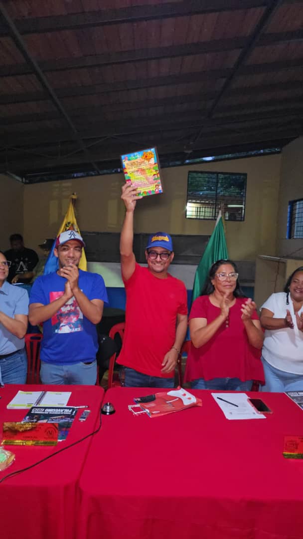 (VENEZUELA) ALCALDE DERBY GUÉDEZ ADJUDICA 84 TÍTULOS DE PROPIEDAD DE TIERRAS A…