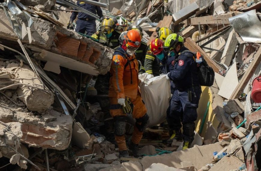 (COLOMBIA) AUMENTÓ CIFRA DE FALLECIDOS A 321 TRAS TERREMOTO