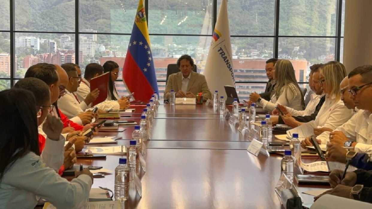 (VENEZUELA) AUTORIDADES EVALÚAN ESTADO DE VIALIDAD TERRESTRE Y PROYECTOS DE MEJORAS EN…