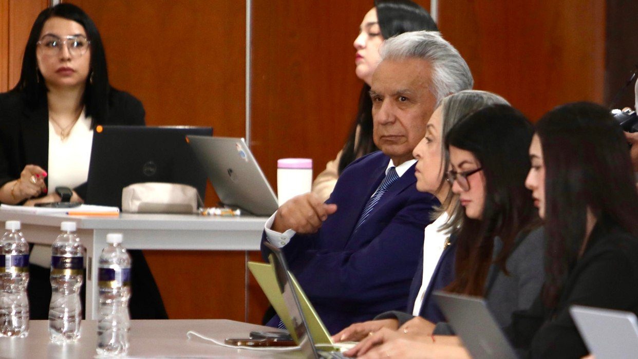 (MUNDO) TRIBUNAL DECLARÓ CULPABLE DE RECIBIR SOBORNOS AL EXPRESIDENTE LENÍN MORENO