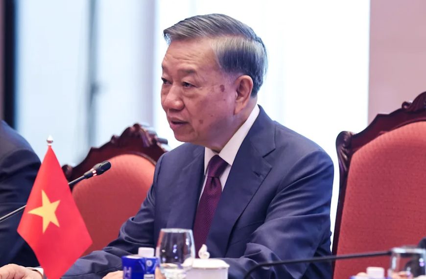 (RUSIA) PRESIDENTE DE VIETNAM LLEGA A SUELO RUSO PARA SOSTENER ENCUENTRO CON PUTIN
