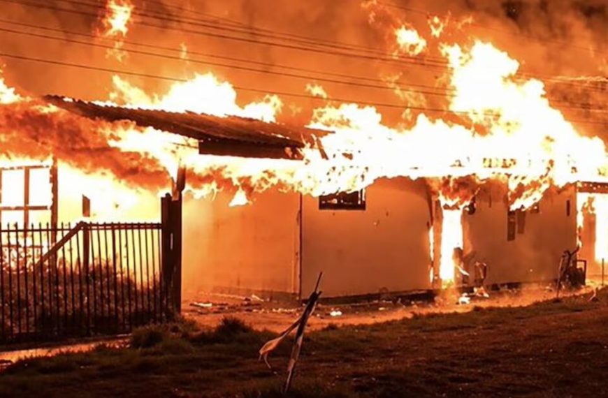 (CHILE) 16 FALLECIDOS DEJA INCENDIO EN RESIDENCIA DE ANCIANOS