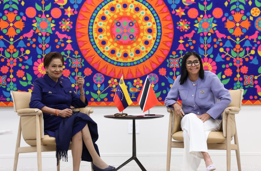 (EEUU) PRESIDENTA RODRÍGUEZ SE REÚNE CON PRIMERA MINISTRA DE TRIIDAD Y TOBAGO, KAMLA PERSAD-BISSESSAR