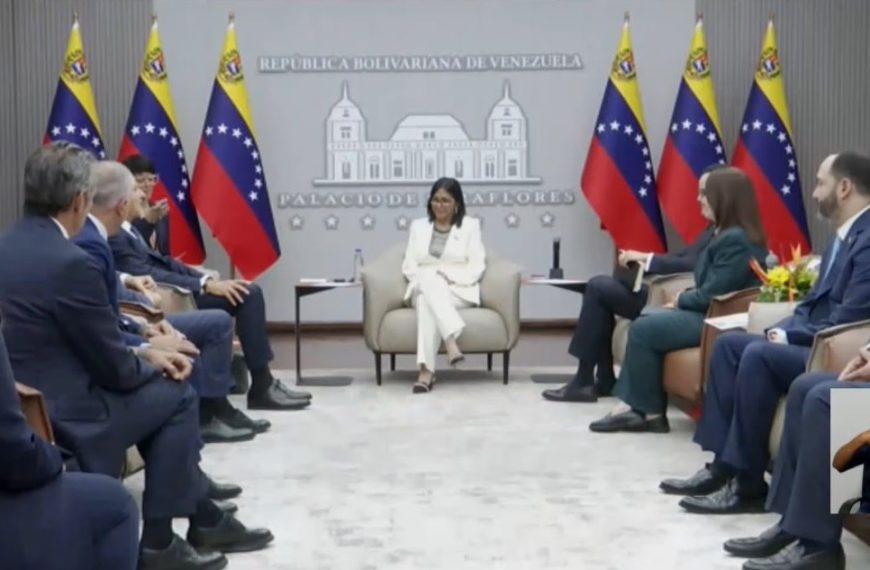 (VENEZUELA) PRESIDENTA DELCY RODRÍGUEZ SOSTUVO REUNIÓN CON EJECUTIVOS DE LA EMPRESA PETROLERA ITALIANA ENI