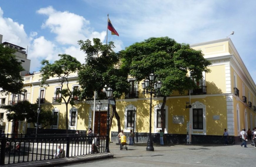 (MUNDO) VENEZUELA SE COMPROMETE A ELEVAR NIVEL DE LAS RELACIONES BILATERALES CON REINO UNIDO