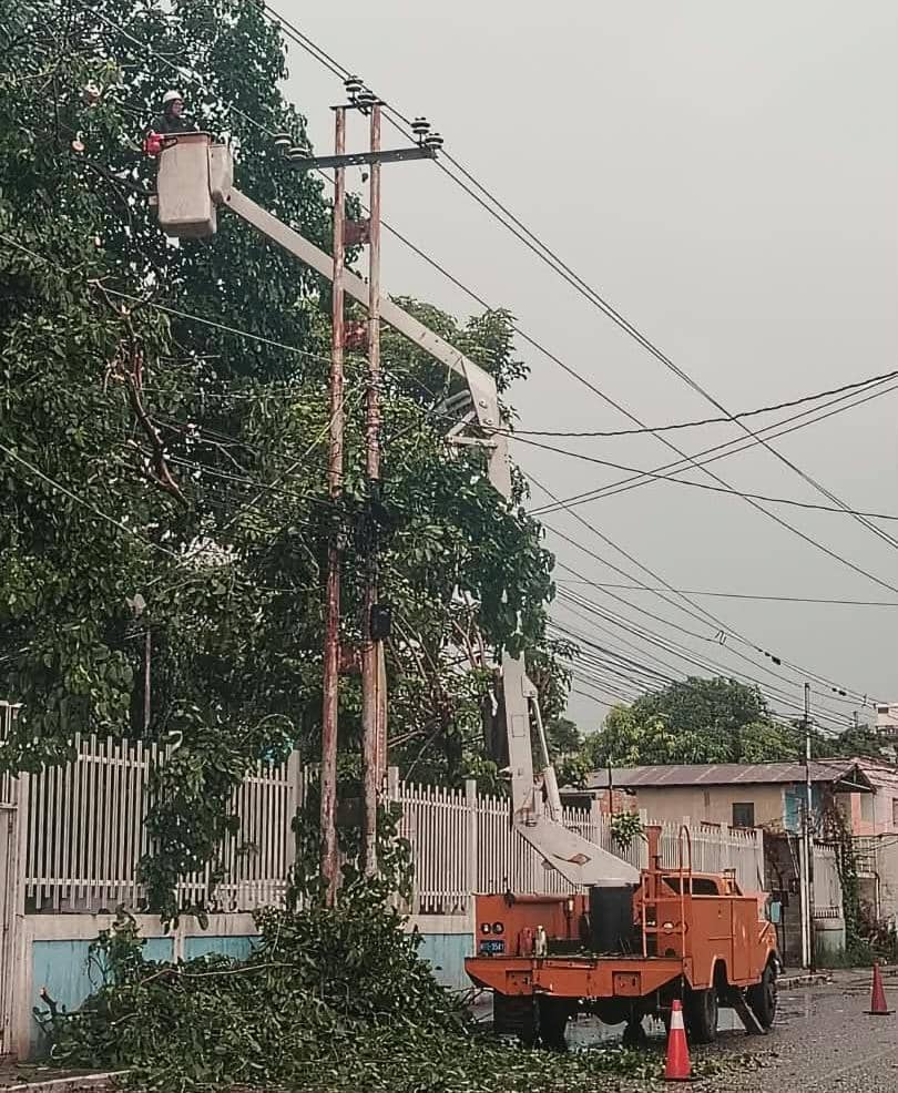 (VENEZUELA) CORPOELEC LARA ATIENDE AVERÍAS LUEGO DE INTENSAS LLUVIAS REGISTRADAS ESTE JUEVES