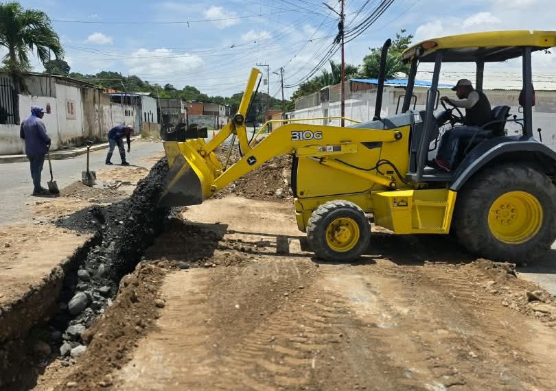 (VENEZUELA) ALCALDÍA DE PALAVECINO EJECUTA REEMPLAZO DE 100 METROS DE TUBERÍA DE AGUAS SERVIDAS EN AGUA VIVA