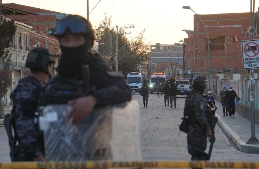 (BOLIVIA) TRES FALLECIDOS HA DEJADO EXPLOSIÓN EN UN CUARTEL MILITAR BOLIVIANO