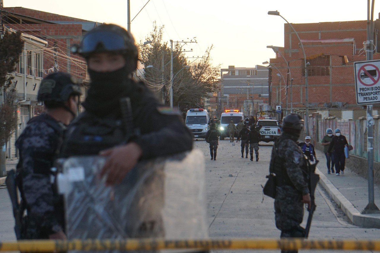 (BOLIVIA) TRES FALLECIDOS HA DEJADO EXPLOSIÓN EN UN CUARTEL MILITAR BOLIVIANO