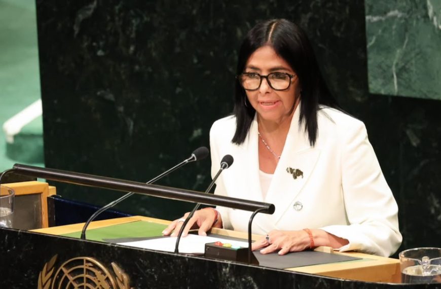 (EEUU) PRESIDENTA RODRÍGUEZ EN LA ONU: VENEZUELA HA INICIADO UN PROCESO DE CAMBIO ORDENADO, INSTITUCIONAL Y VERIFICABLE