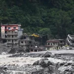 (NEPAL) 21 FALLECIDOS Y 5 DESAPARECIDOS DEJAN INTENSAS LLUVIAS E INUNDACIONES