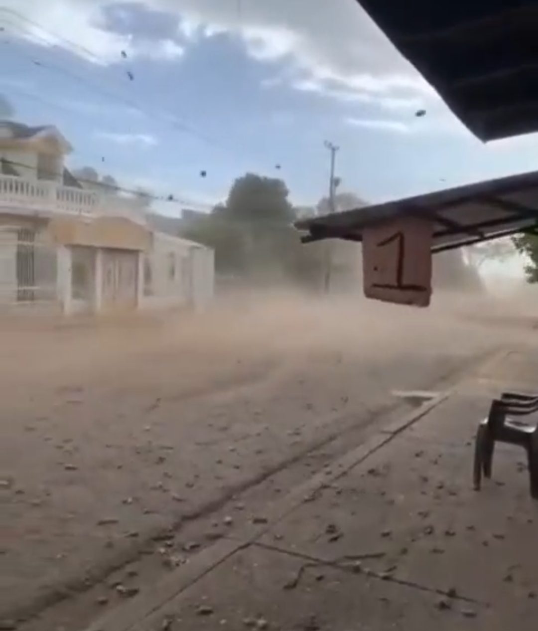 (VENEZUELA) VIENTOS HURACANADOS AZOTARON ESTE DOMINGO VARIAS ZONAS DEL ESTADO BOLÍVAR (+VIDEO)