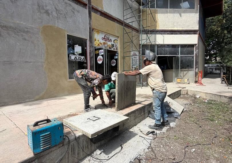 (VENEZUELA) ALCALDÍA DE IRIBARREN CONTINÚA CON LOS TRABAJOS DE REHABILITACIÓN DE LA SALA DE ESPERA DIVINA PASTORA DEL HCUAMP